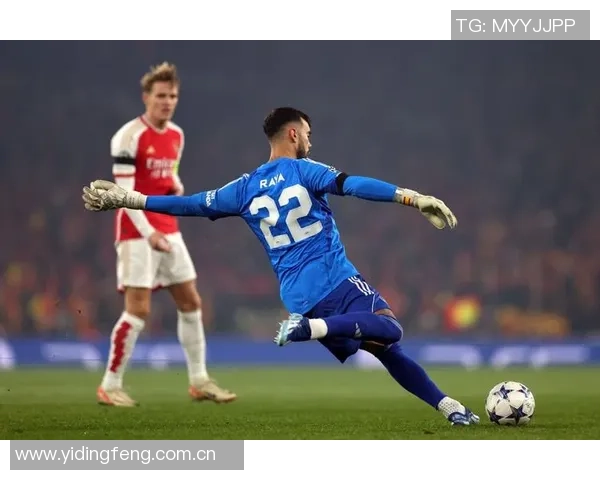 足球的艺术:解析拉亚神“扑厄德高刁钻捅射”的瞬间之美