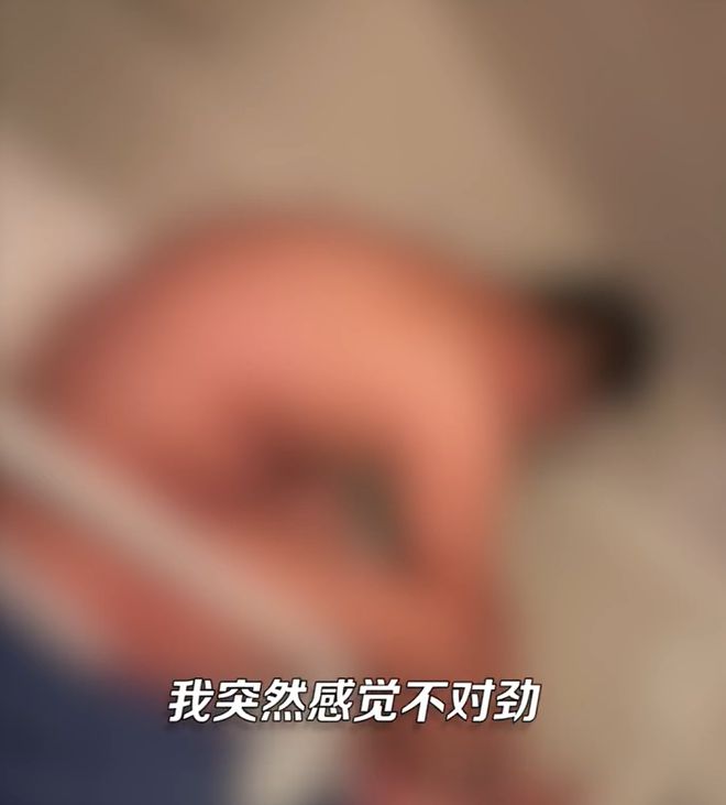 bsports必一体育热闻辣眼睛！列车上男子衣服面对女乘客裸睡！网友炸锅……(图1)